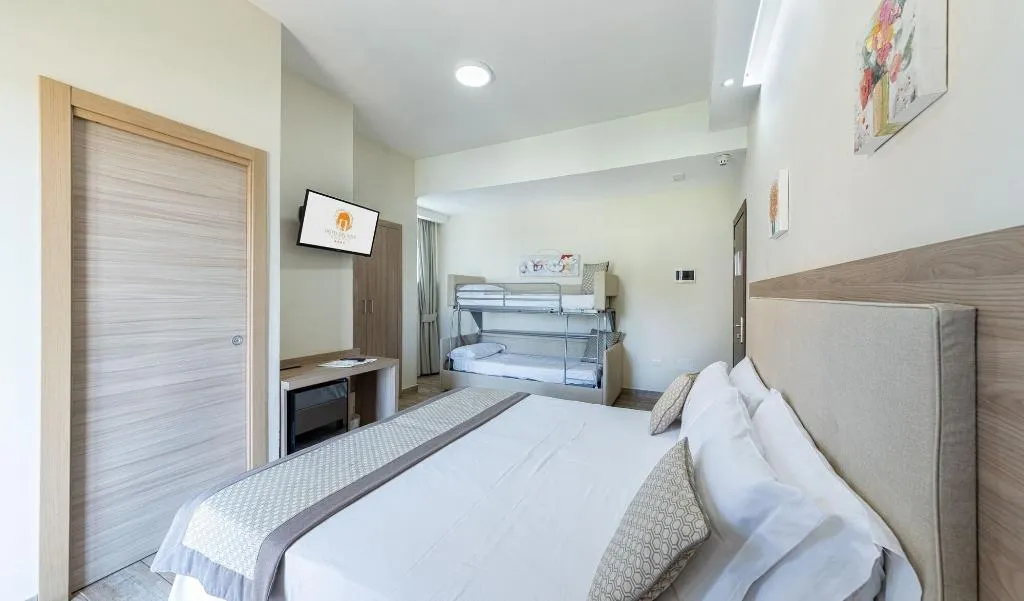 Room, Hotel Del Sole, Naples