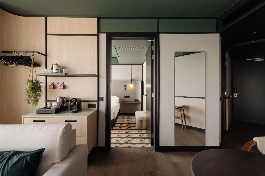 Room, DoubleTree by Hilton Amsterdam Centraal Station, Amsterdam