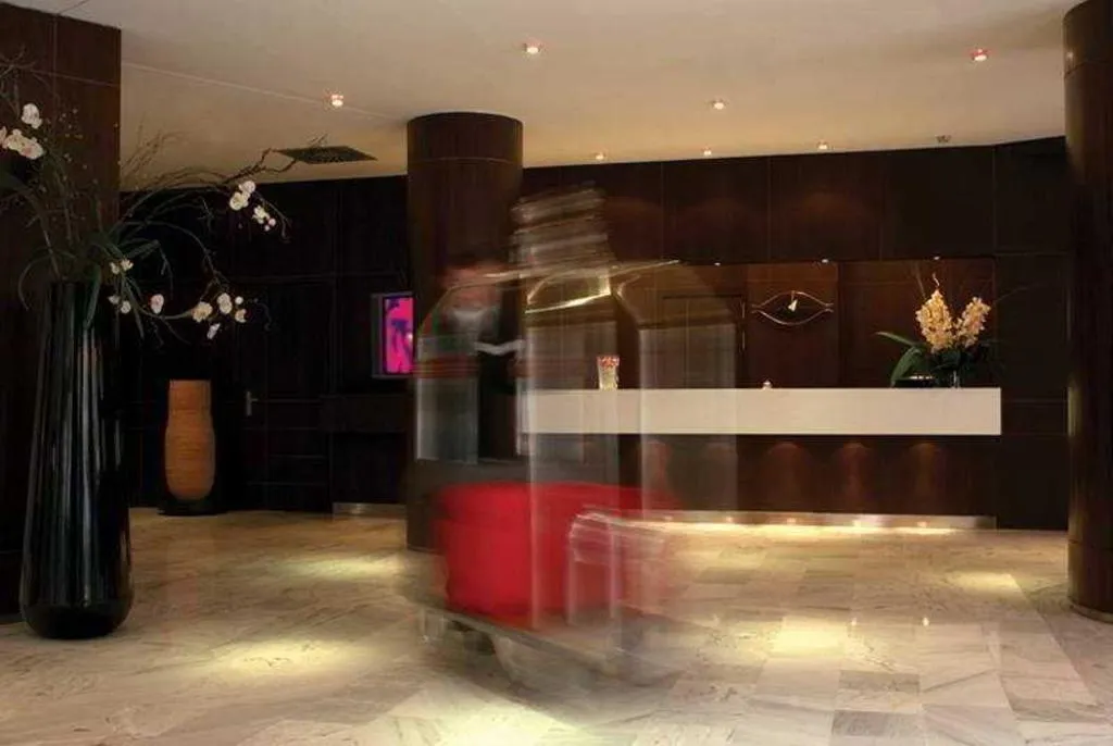 Lobby, Radisson RED Madrid, Madrid