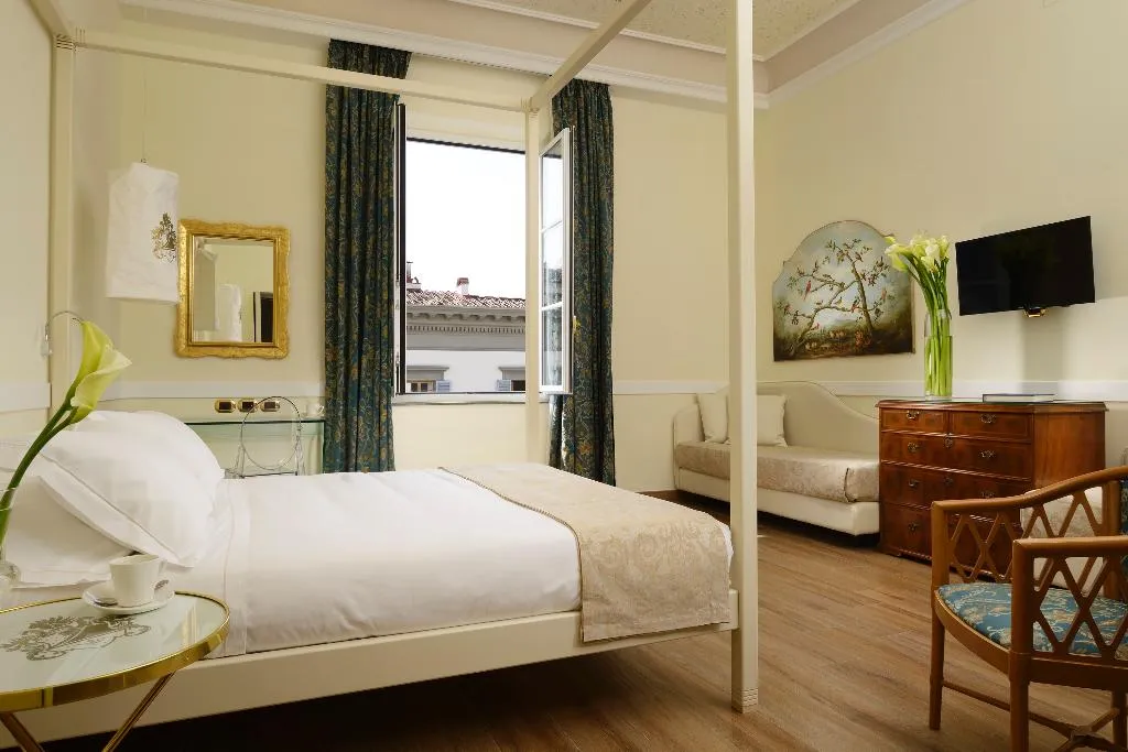 QUADRUPLE STANDARD Room, Kraft, Florence