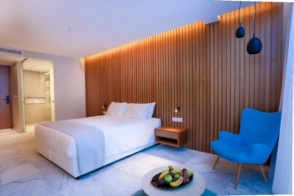 SUITE GARDEN VIEW Room, Radisson Beach Resort Larnaca, Cyprus