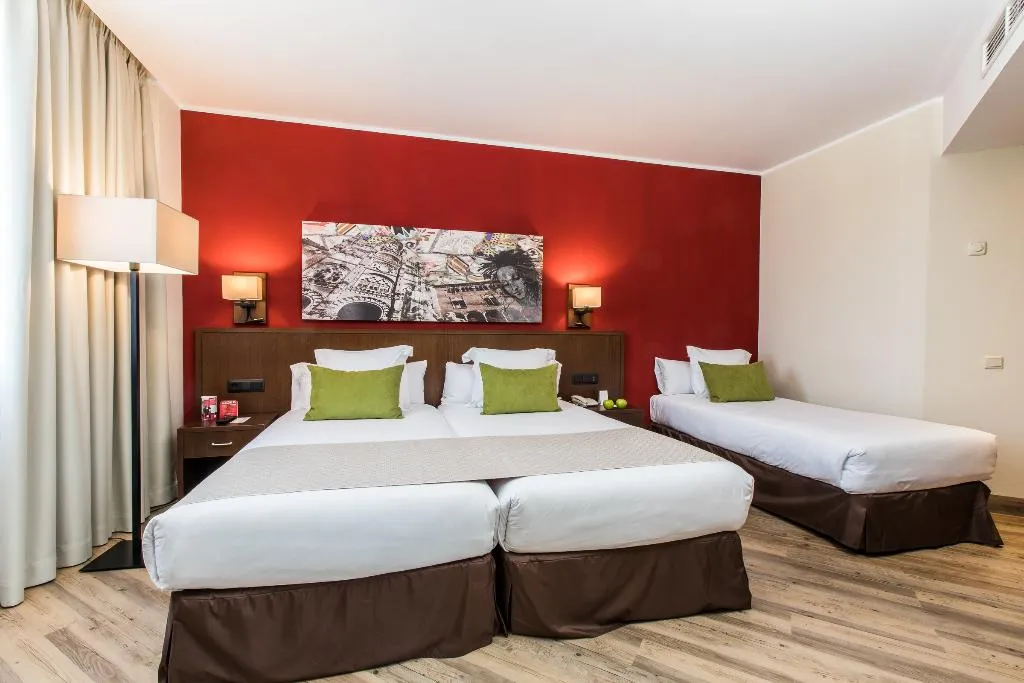 DOUBLE SUPERIOR CAPACITY 3 Room, Leonardo Hotel Barcelona Gran Via, Barcelona