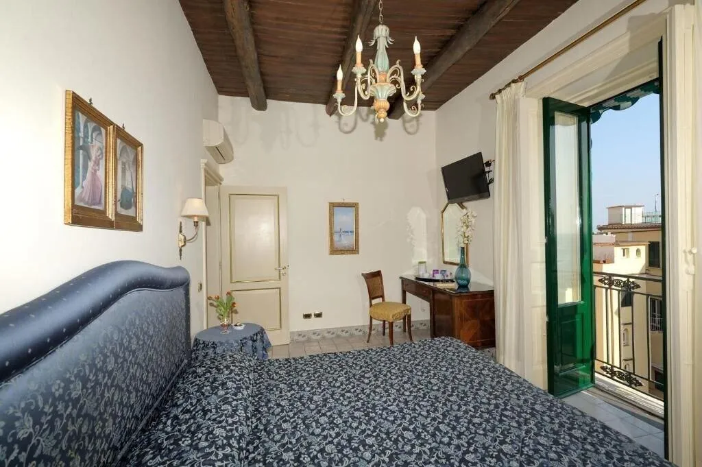 Room, Residenza Del Duca, Naples