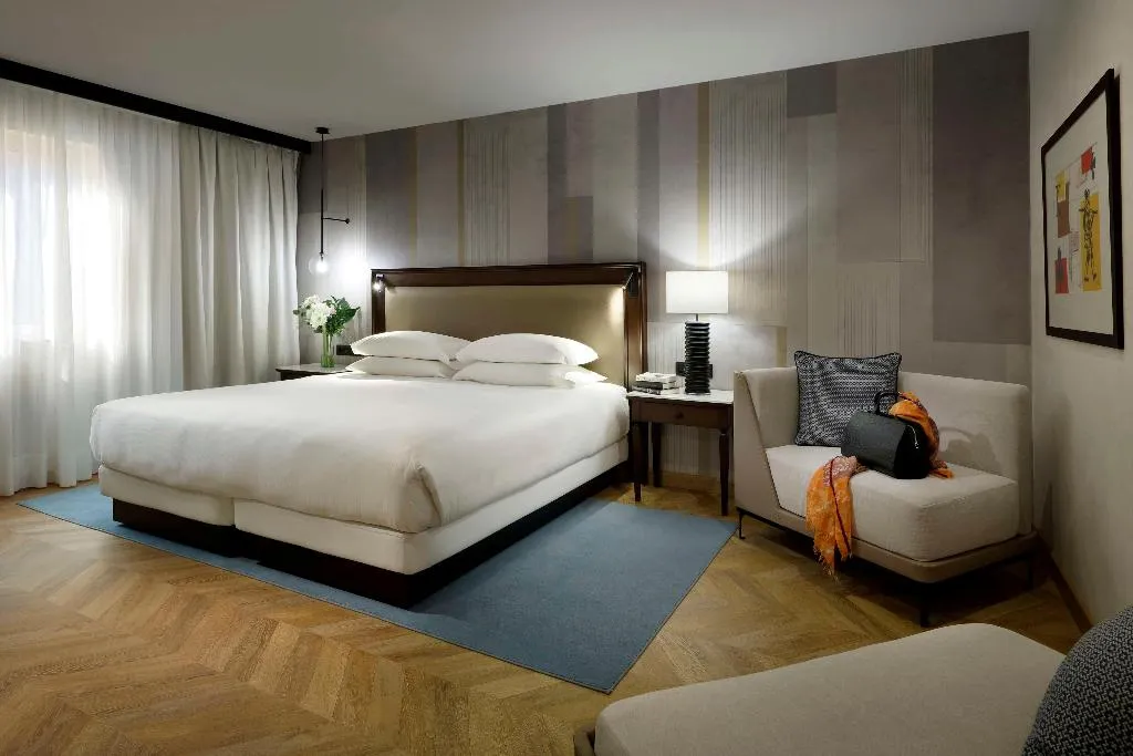 DOUBLE PREMIUM KING BED Room, Hyatt Regency Hesperia Madrid, Madrid