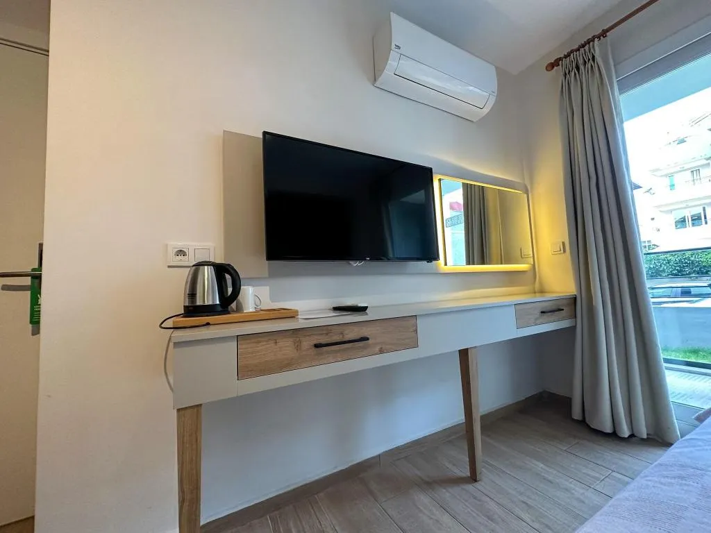 Room, Sema, Dalaman