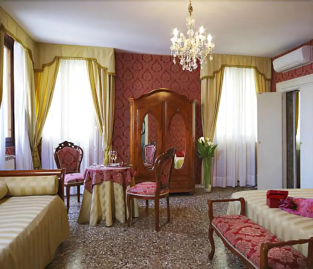 Room, B&B Al Palazzetto, Venice