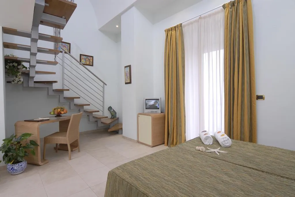 DOUBLE DELUXE SEA VIEW Room, Villa Carolina, Naples