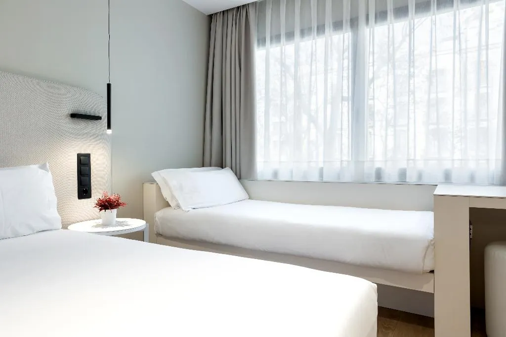 Room CITY VIEW ONE BEDROOM Room, Royal Ramblas, Barcelona