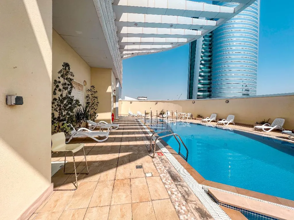 Pool, Goldcrest Executive, Dubai