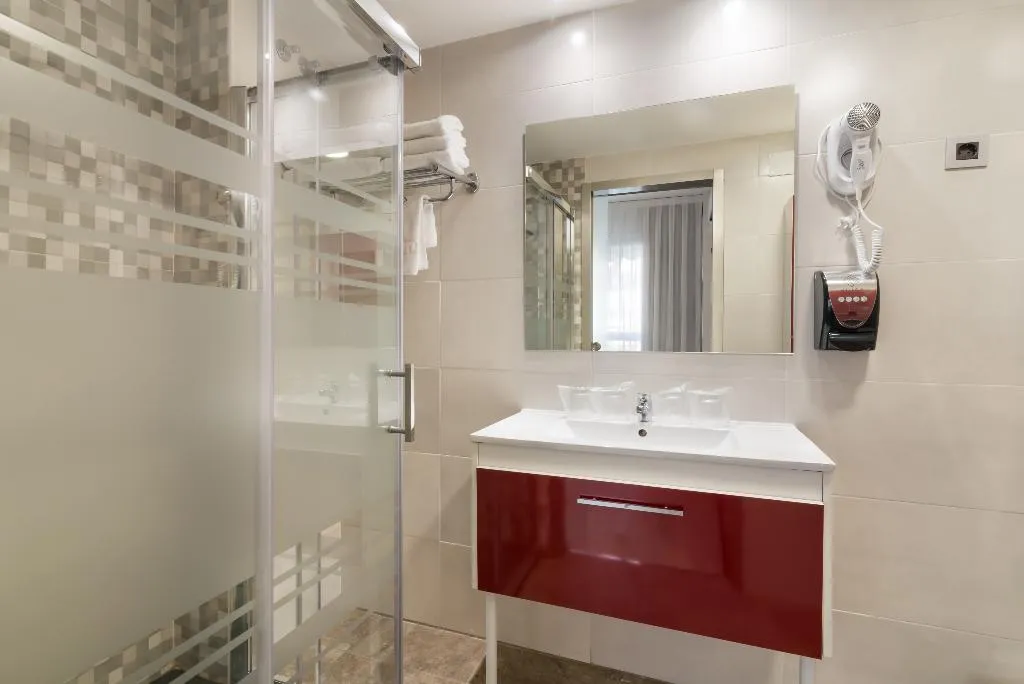 JUNIOR SUITE CAPACITY 3 Room, Roisa Hostal Boutique, Madrid