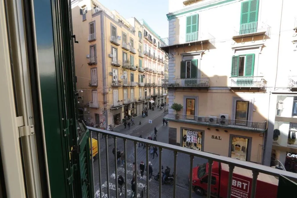 Room, Napoli Class, Naples