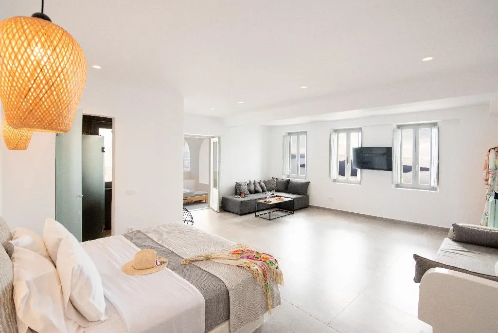 SUITE EXECUTIVE Room, Caldera Cliff Illusion Suites, Santorini