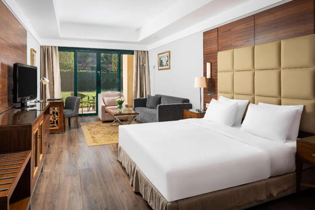 DOUBLE EXECUTIVE SUPERIOR Room, Hilton Pyramids Golf, Cairo