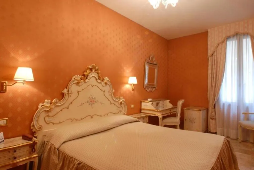 TRIPLE STANDARD Room, Canaletto, Venice