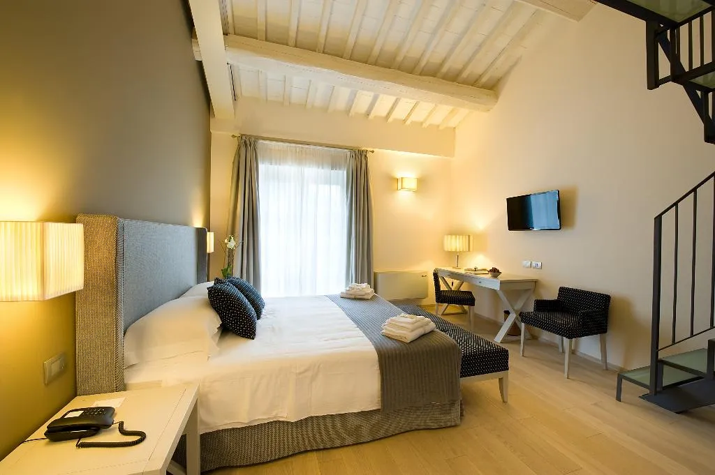 FAMILY ROOM DELUXE CAPACITY 4 Room, Relais dell Olmo, Perugia