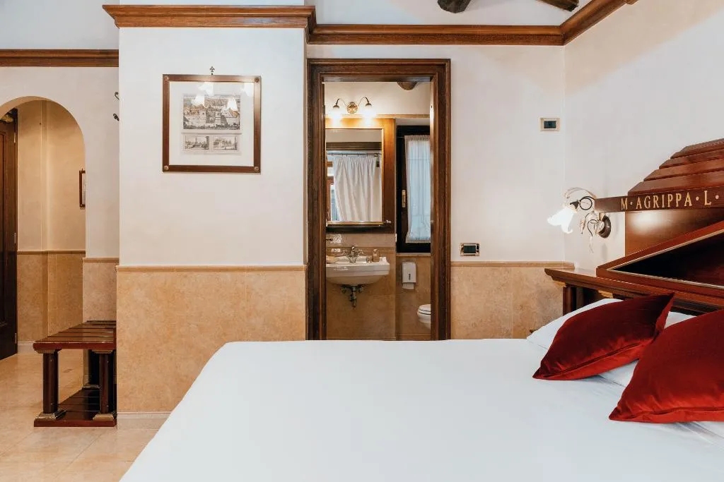 DOUBLE STANDARD Room, Pantheon, Rome