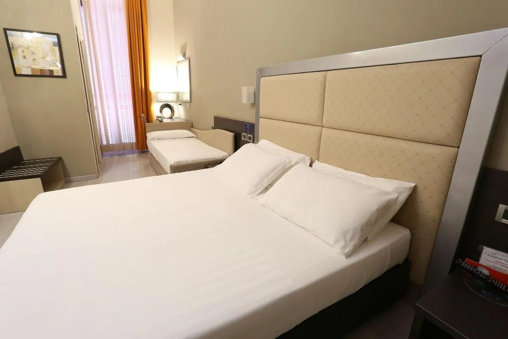 Room, Hotel Piacenza, Milan