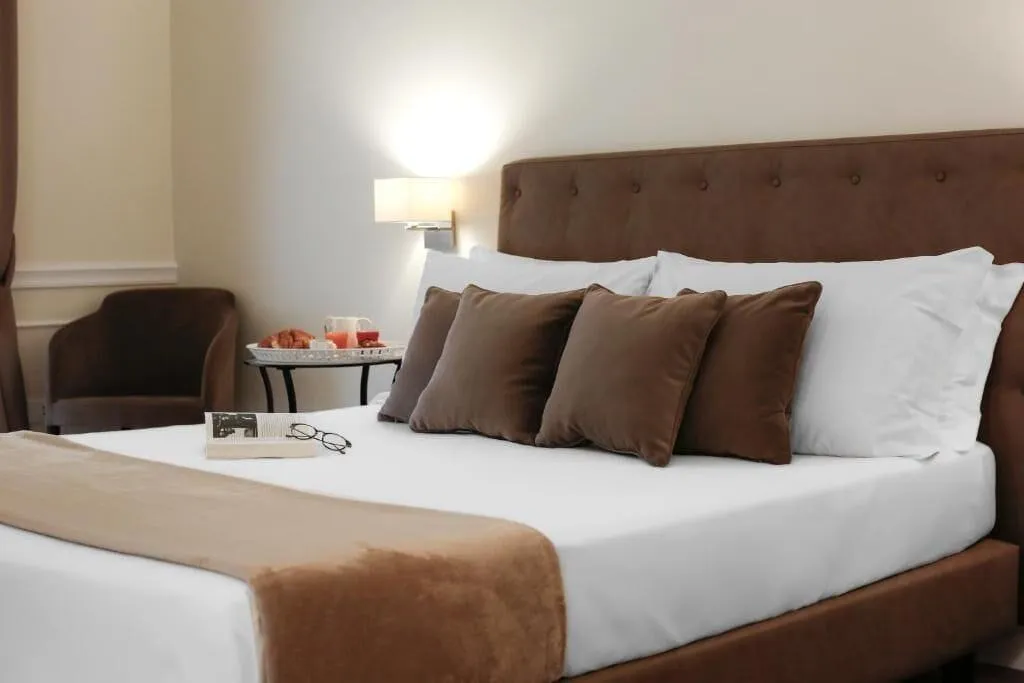 Room, La Fontanina Suites, Naples