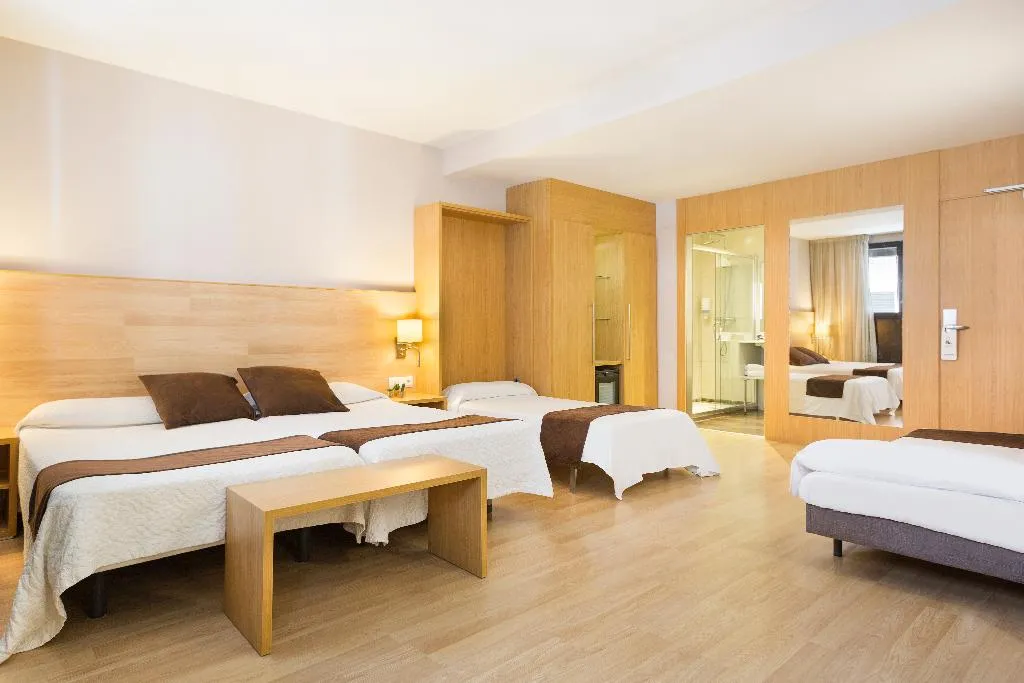 QUADRUPLE STANDARD Room, Acta Azul, Barcelona