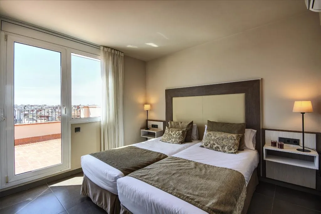 APARTMENT CAPACITY 4 ONE BEDROOM Room, Pierre & Vacances Barcelona Sants, Barcelona