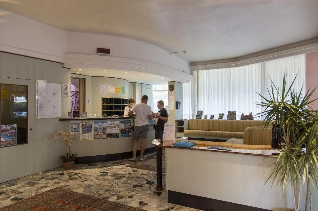 Lobby, Touring, Venice