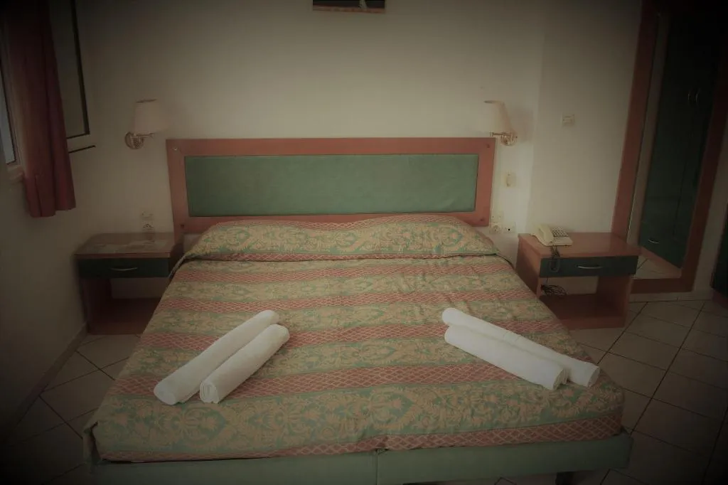 Room, Oula maisonettes, Corfu