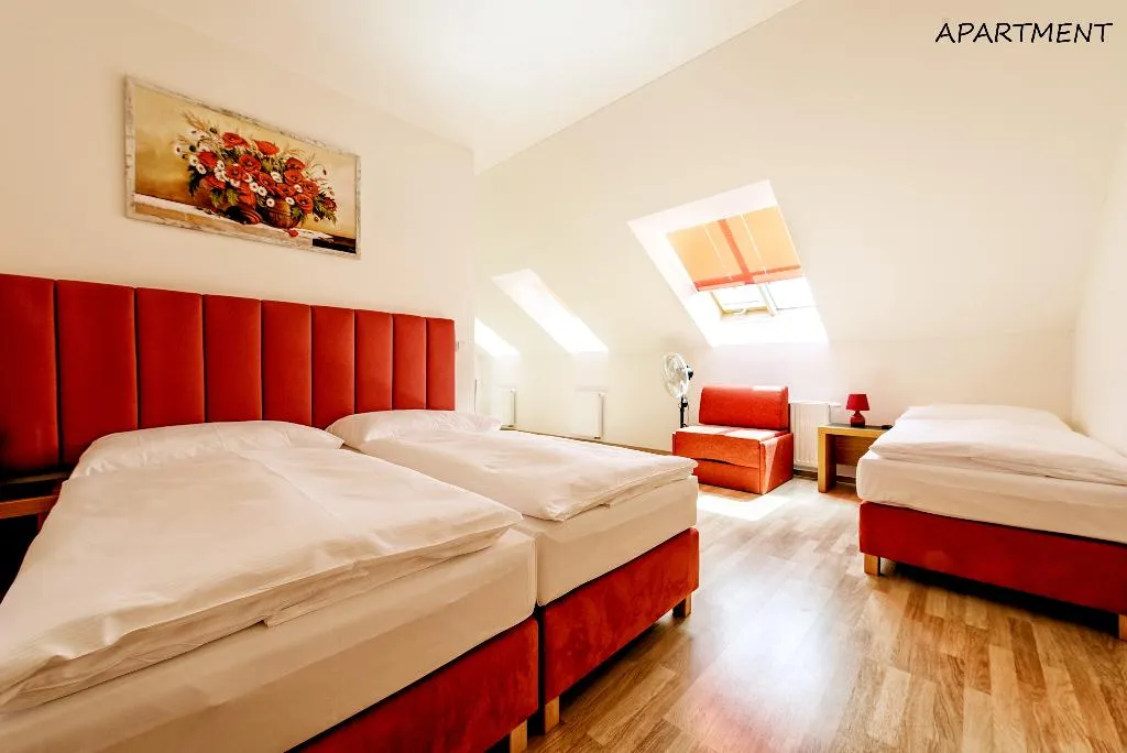 APARTMENT CAPACITY 4 ONE BEDROOM Room, Otakar, Prague