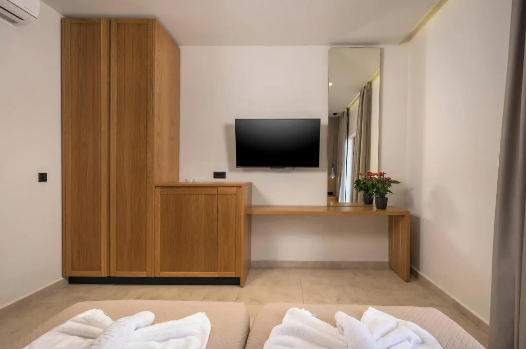 Room, Petritos Rooms And Studios, Crete