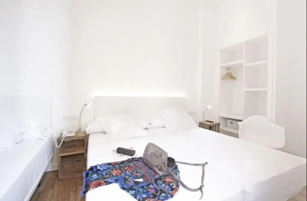 Room, Som Nit Born, Barcelona
