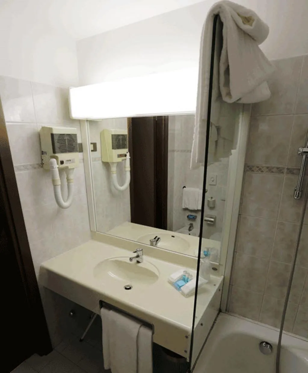DOUBLE STANDARD Room, Art & Hotel Treviolo, Milan