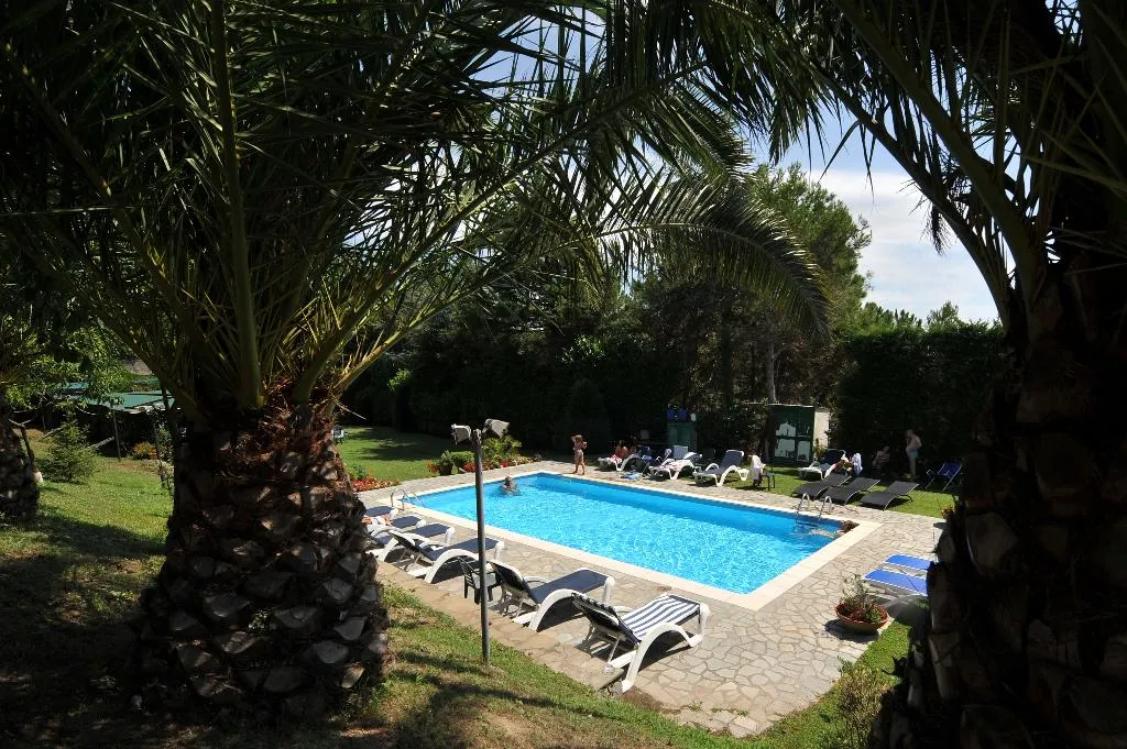Pool, O Sole Mio, Naples