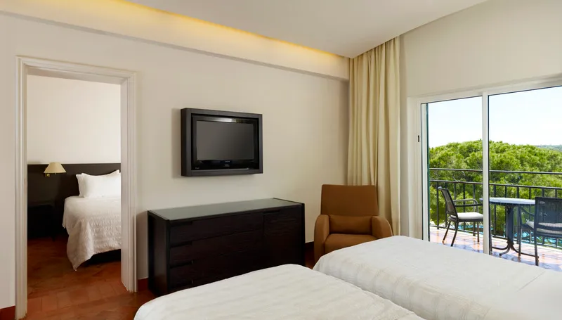 FAMILY ROOM POOL VIEW Room, Penina Hotel & Golf - Portimao, Algarve