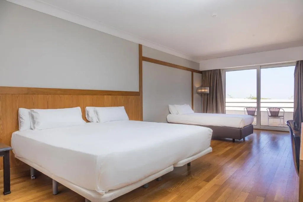 TRIPLE STANDARD Room, B&B HOTEL Sado Setúbal, Lisbon