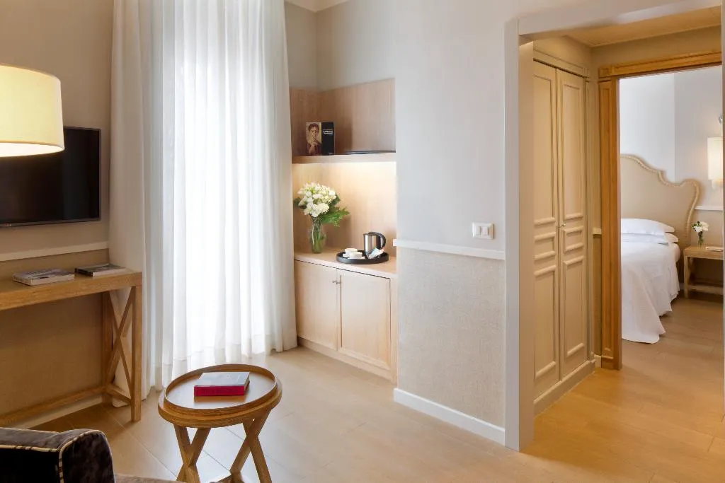 SUITE STANDARD Room, Starhotels Terminus, Naples