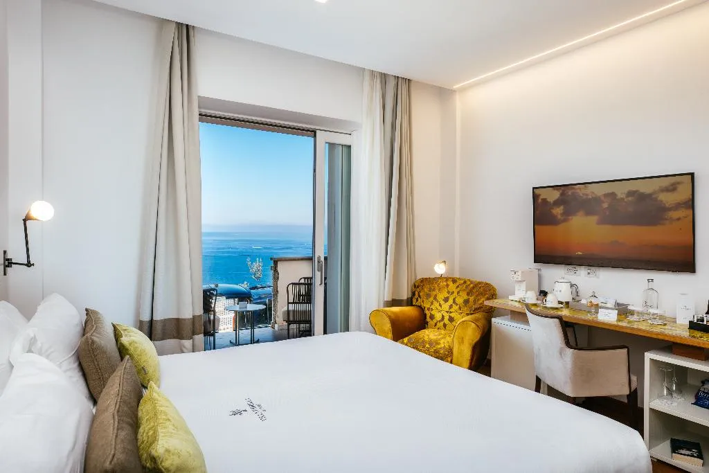 Room SUPERIOR SEA VIEW Room, Villa Fiorella Art Hotel, Naples