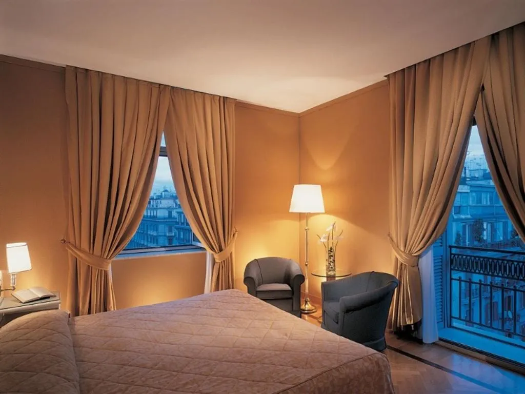 Room, Grand Hotel Vesuvio Naples, Naples