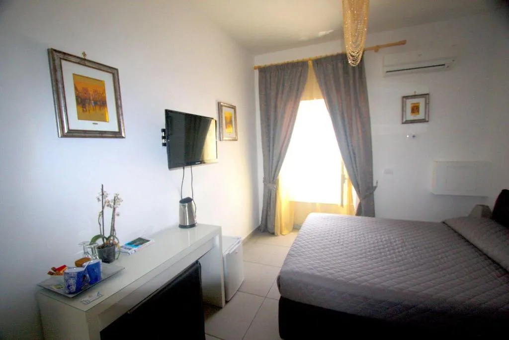 Room, Megaride Santa Lucia, Naples