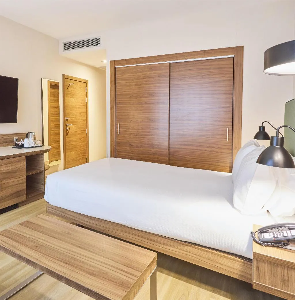 FAMILY ROOM CONNECTING ROOM Room, Hilton Garden Inn Sevilla, Seville