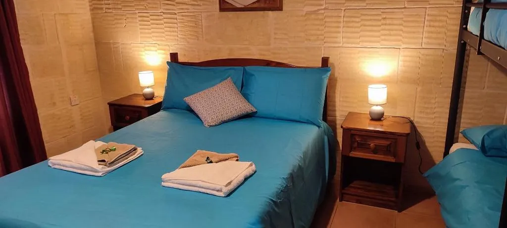 Room, Grotto's Paradise B&B, Gozo