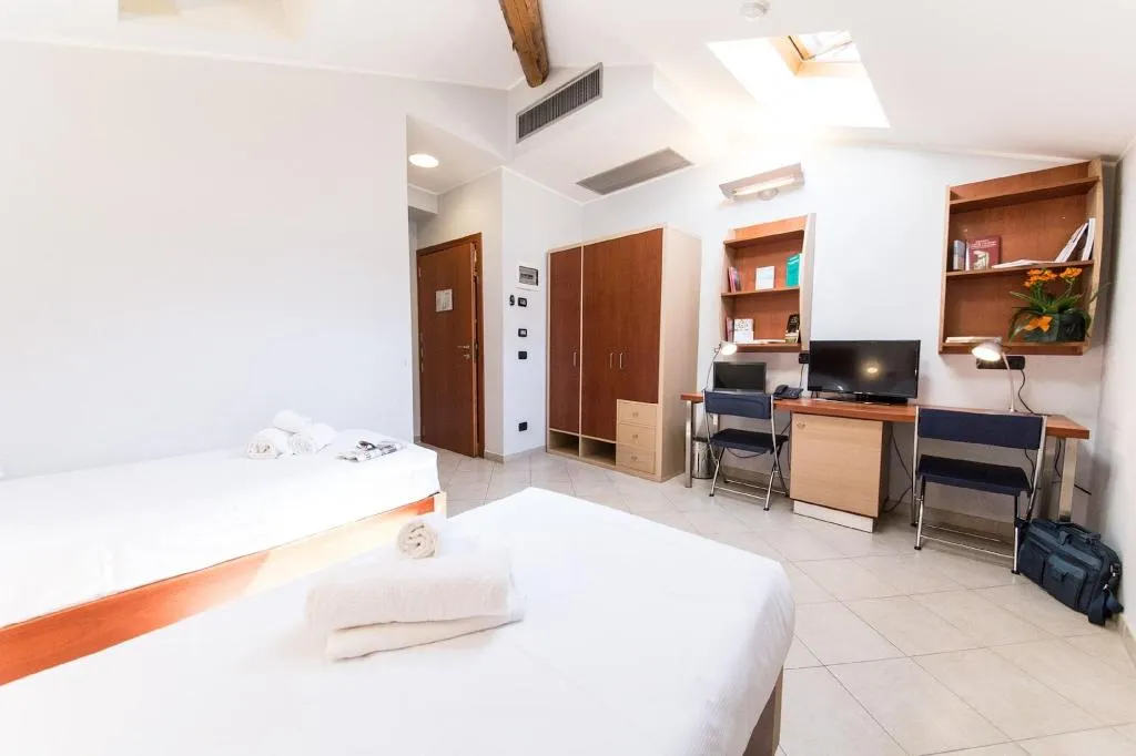 Room, Camplus Guest Catania, Catania