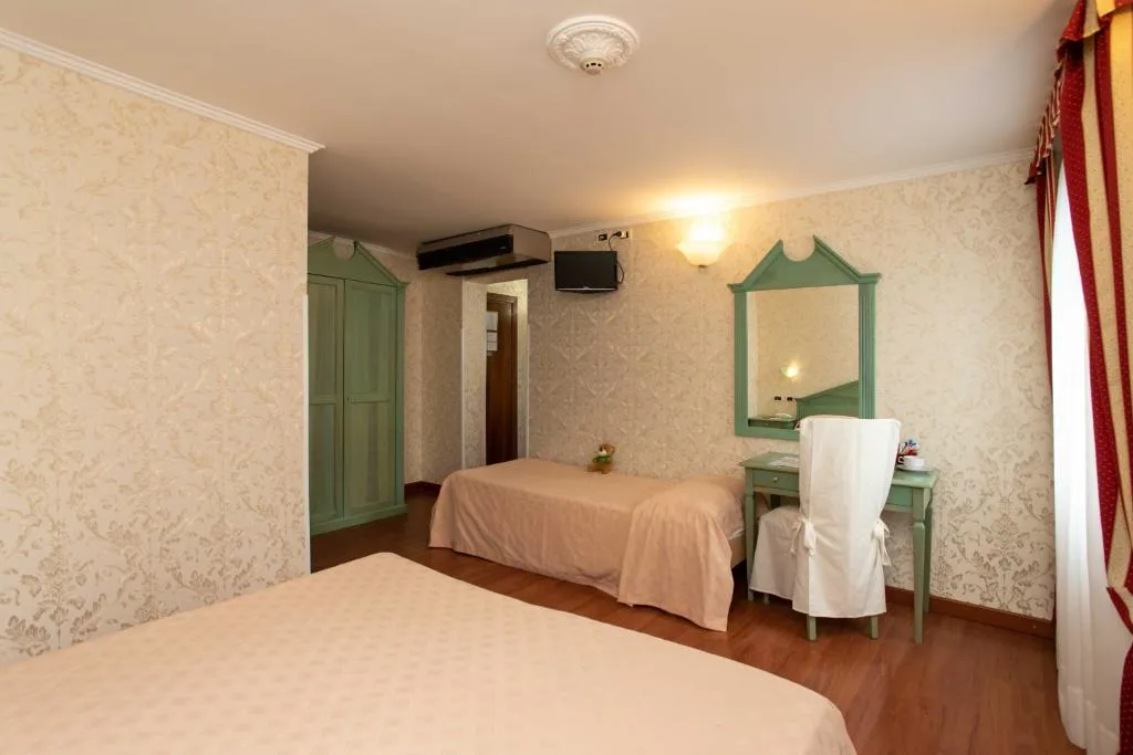 TRIPLE CLASSIC Room, Tintoretto Hotel, Venice