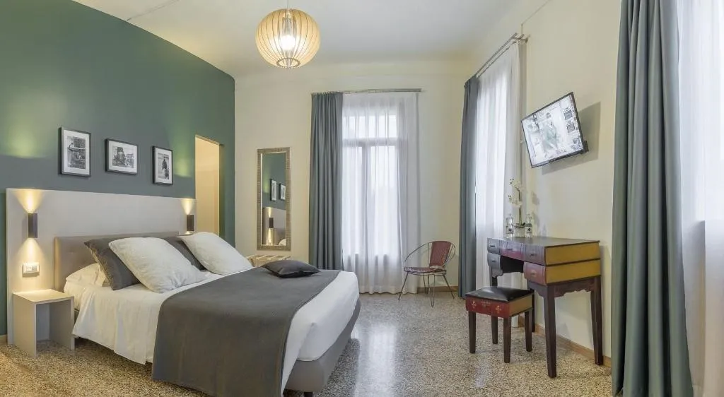 Room, Grand Canal Suites, Venice