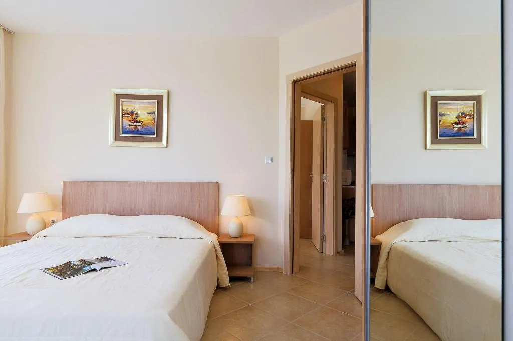 Room, Emberli, Bourgas