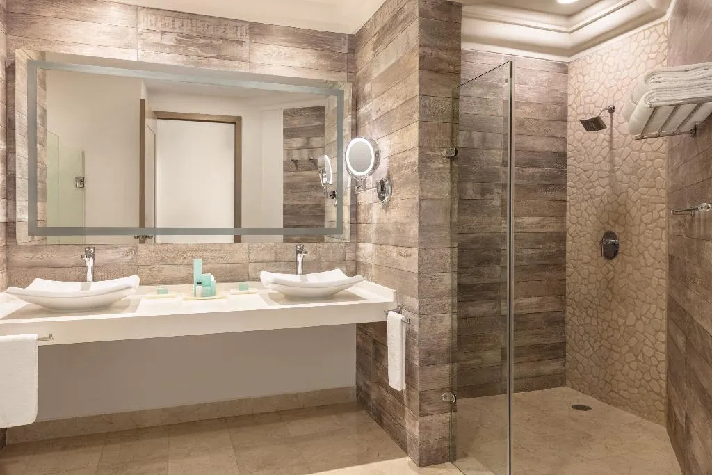 SUITE PREMIUM OCEAN FRONT Room, Wyndham Alltra Playa del Carmen Adults Only All In, Playa Del Carmen
