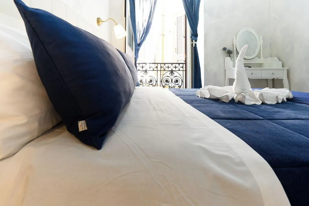 Room, Alma Adry, Naples