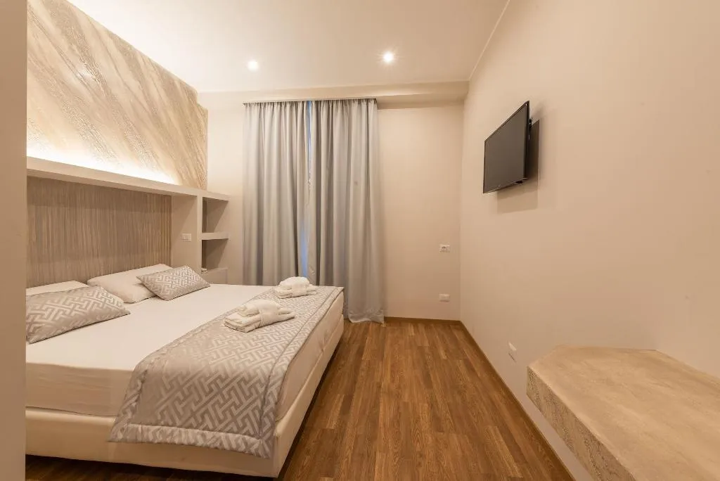 Room, Top Floor Colosseo, Naples