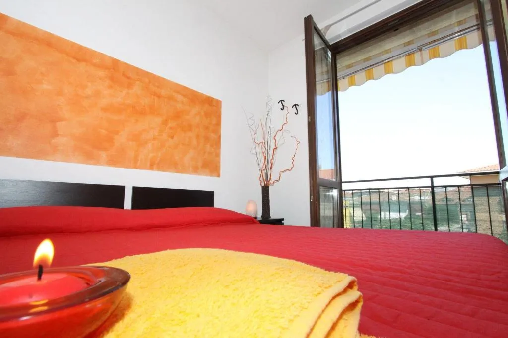 Room, Moonrose, Milan