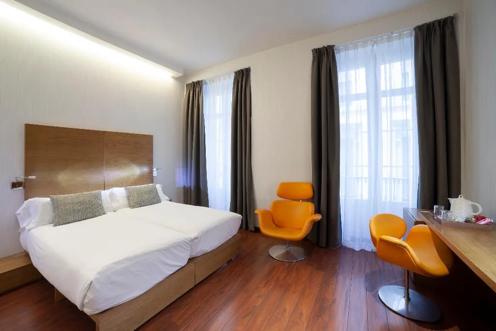 QUADRUPLE STANDARD Room, Petit Palace Plaza Malaga, Costa Del Sol