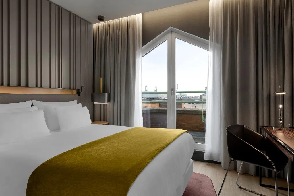 DOUBLE SUPERIOR WITH VIEWS Room, NH Collection Amsterdam Flower Market, Amsterdam