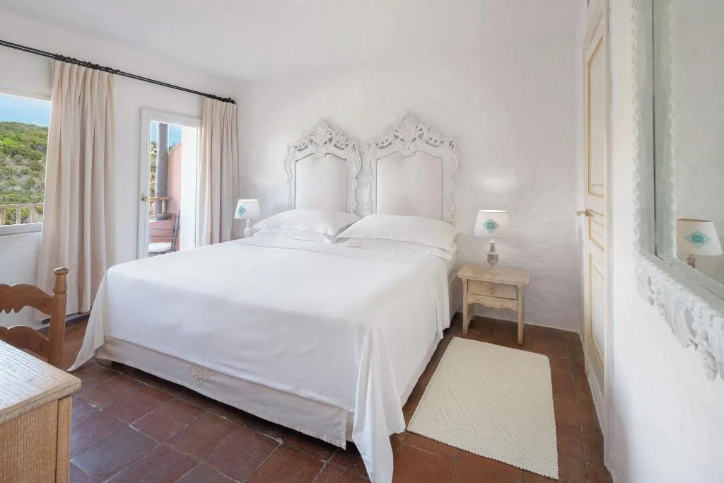 DOUBLE DELUXE CANAL VIEW Room, Cervo, Olbia